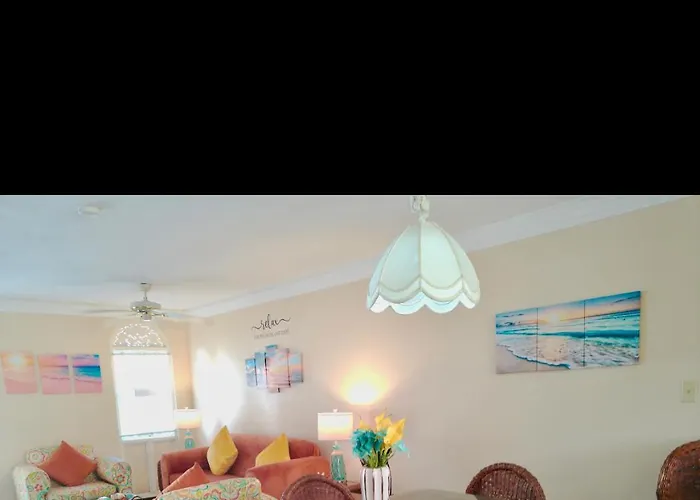 Apartment 2 Bedroom Beachfront With King Bed And Pool *