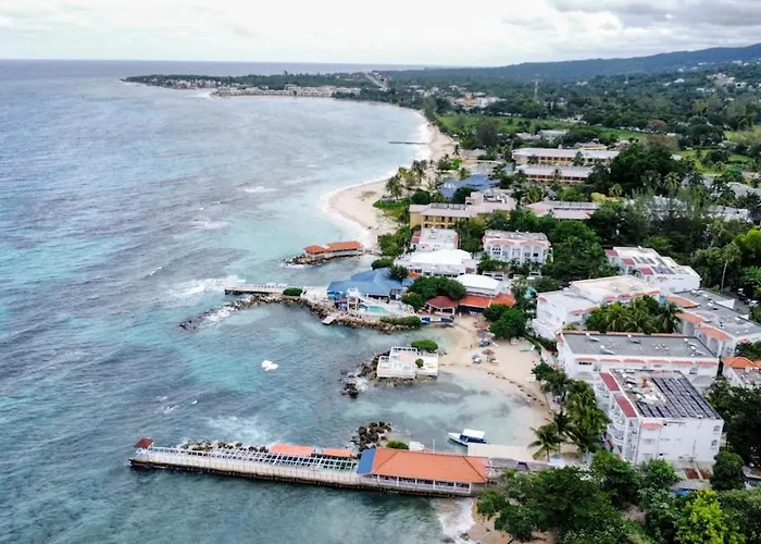 2 Bedroom Beachfront With King Bed And Pool * Runaway Bay