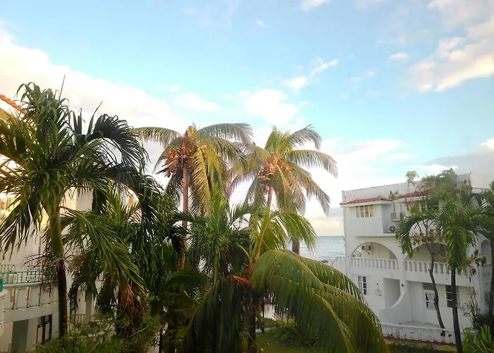 2 Bedroom Beachfront With King Bed And Pool Apartment Runaway Bay