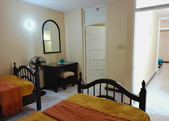 Apartment 2 Bedroom Beachfront With King Bed And Pool *