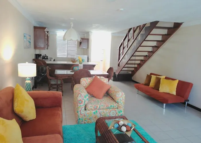 2 Bedroom Beachfront With King Bed And Pool Apartment *