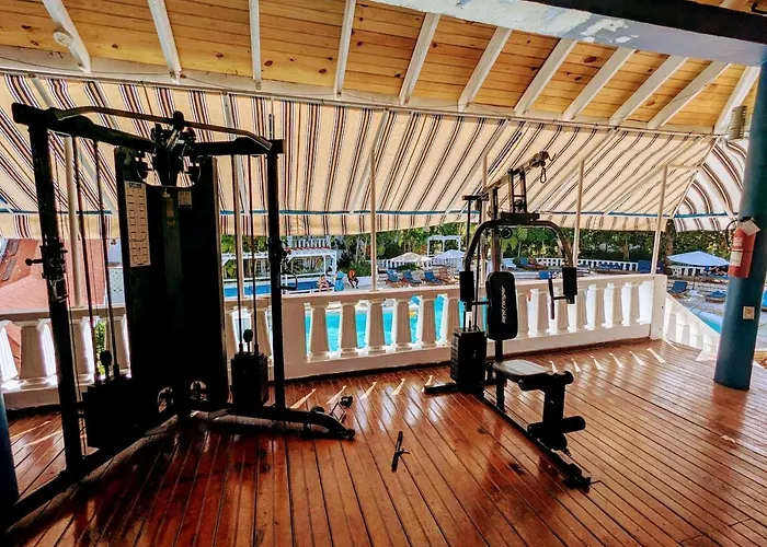 2 Bedroom Beachfront With King Bed And Pool