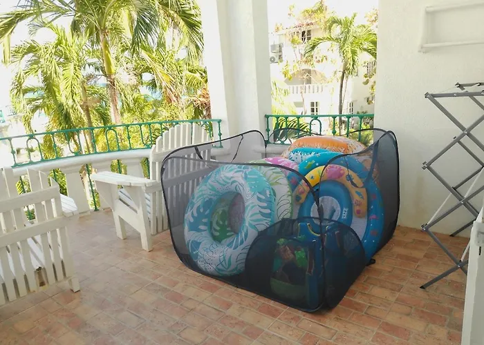 2 Bedroom Beachfront With King Bed And Pool Apartment Runaway Bay