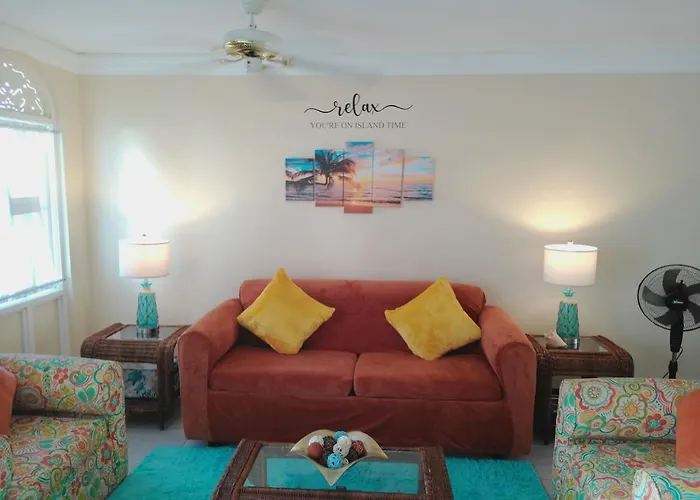 Apartment 2 Bedroom Beachfront With King Bed And Pool Runaway Bay