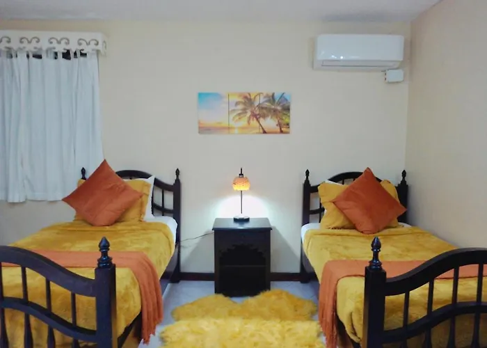 Apartment 2 Bedroom Beachfront With King Bed And Pool *
