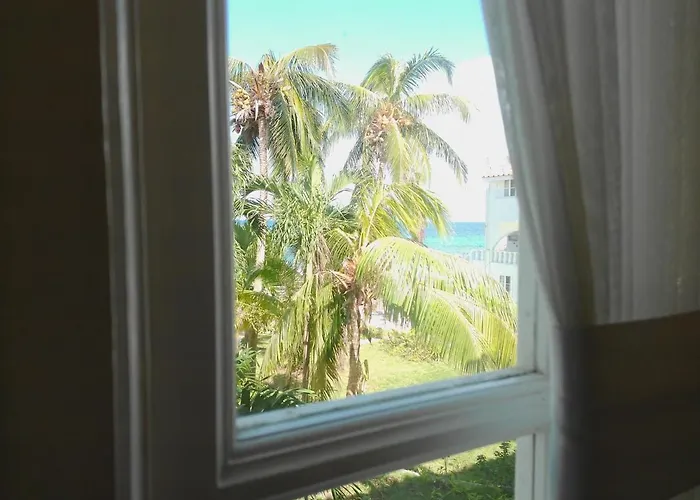 Apartment 2 Bedroom Beachfront With King Bed And Pool *