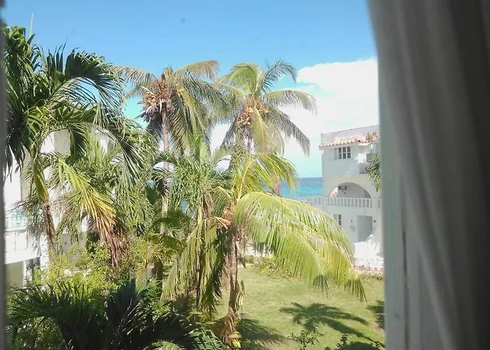 2 Bedroom Beachfront With King Bed And Pool * Runaway Bay
