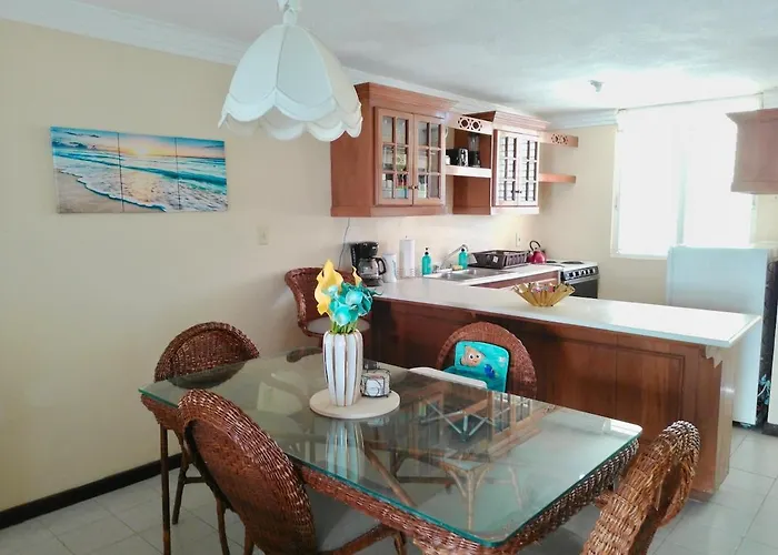 2 Bedroom Beachfront With King Bed And Pool