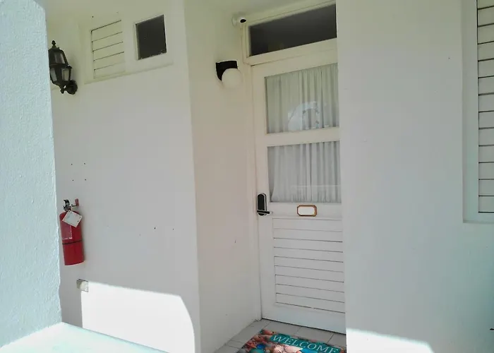 2 Bedroom Beachfront With King Bed And Pool *