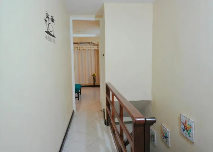 2 Bedroom Beachfront With King Bed And Pool Apartment *