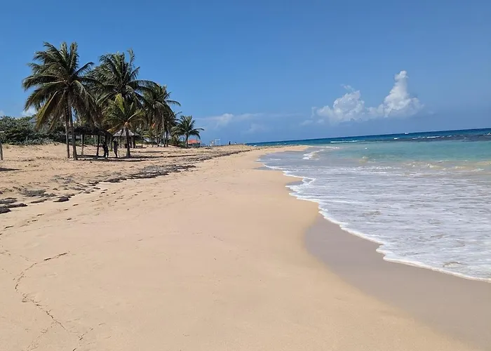 2 Bedroom Beachfront With King Bed And Pool Apartment Runaway Bay