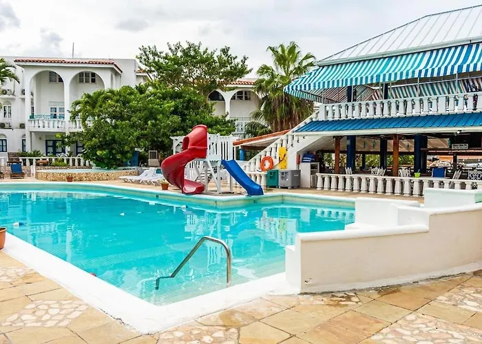 2 Bedroom Beachfront With King Bed And Pool Apartment *
